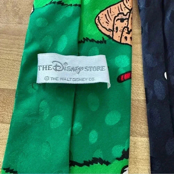 Mickey Mouse & Friends 100% Silk Men's Tie Golf Goofy Pluto Disney Store Vintage - Picture 3 of 7